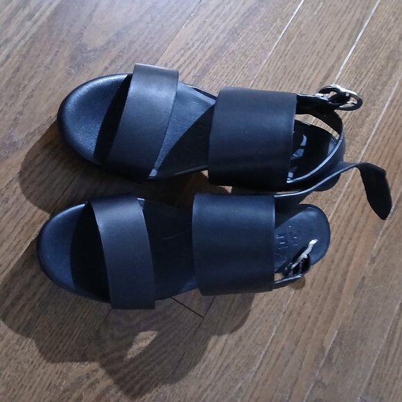 AEROSOLES Comfortable Women's Platform Sandal in Black Leather - Picture 3 of 5